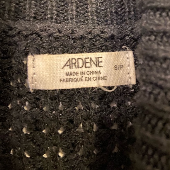 Black sweater - Picture 3 of 3